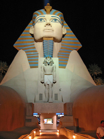 Fotos Hotel Luxor bei Nacht | Las Vegas