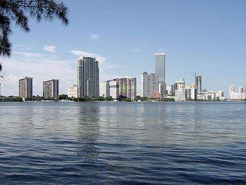 Blick vom Wasser auf Miami Foto 