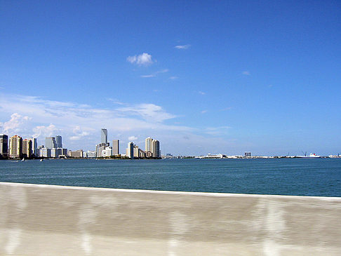 Blick von den Straßen auf Miami Foto 